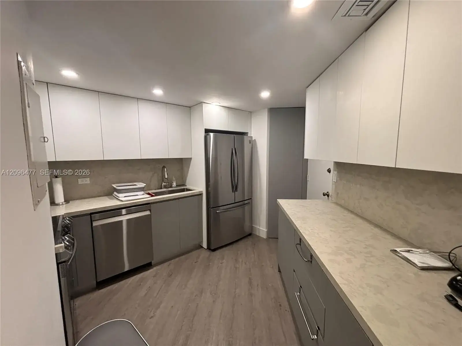 905 Brickell Bay Dr # 1124, Miami FL 33131 photo 2