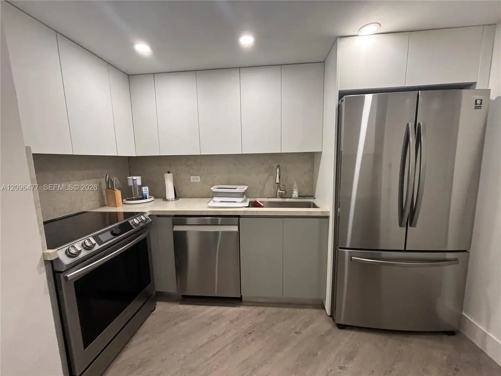 905 Brickell Bay Dr # 1124, Miami FL 33131 photo 3