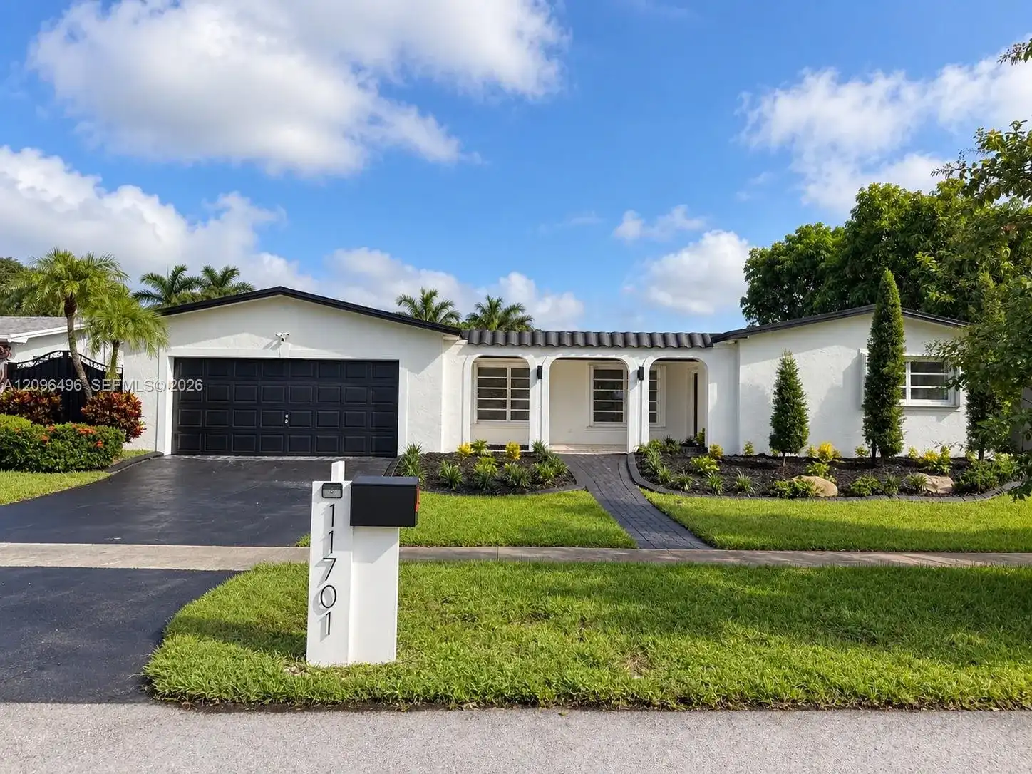 11701 NW 14th St, Pembroke Pines FL 33026