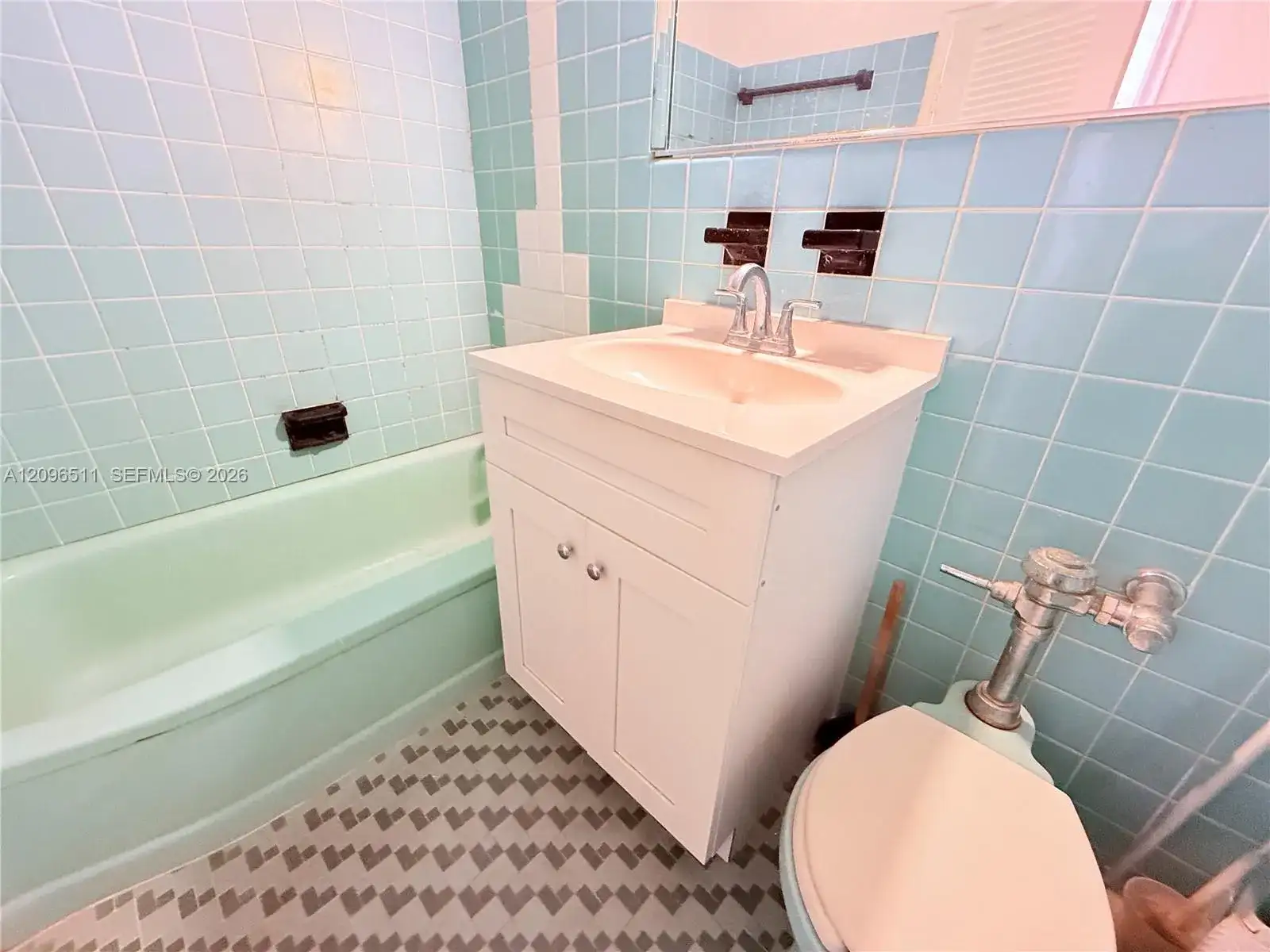 255 W 24th St # 435, Miami Beach FL 33140 photo 4