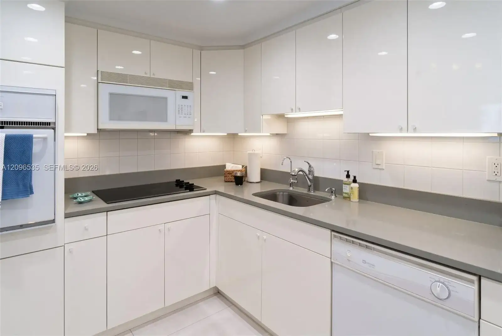 19390 Collins Ave # 706, Sunny Isles Beach FL 33160 photo 2