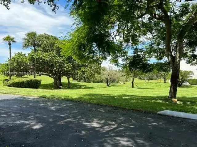 9005 SW 62nd Ter # H, Miami FL 33173 photo 3