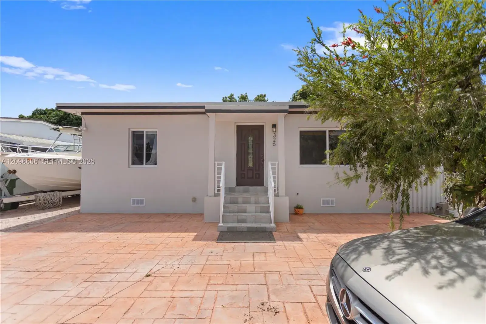 326 E 44th St, Hialeah FL 33013