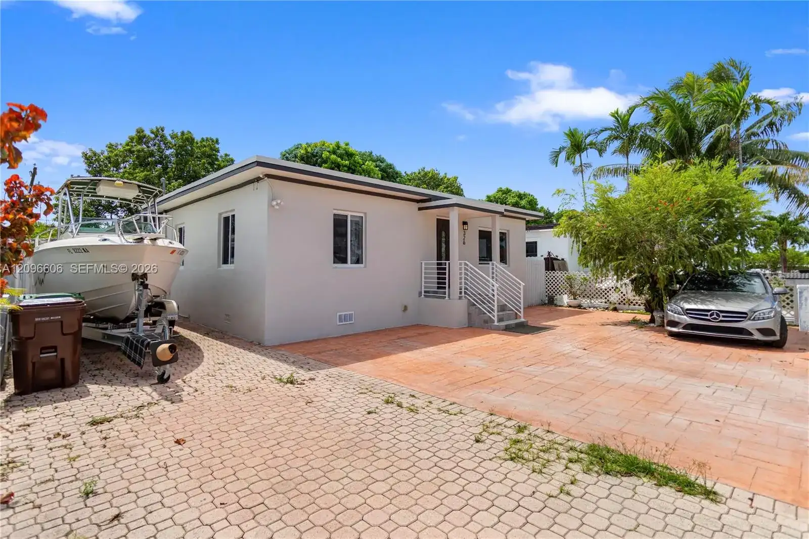 326 E 44th St, Hialeah FL 33013 photo 2