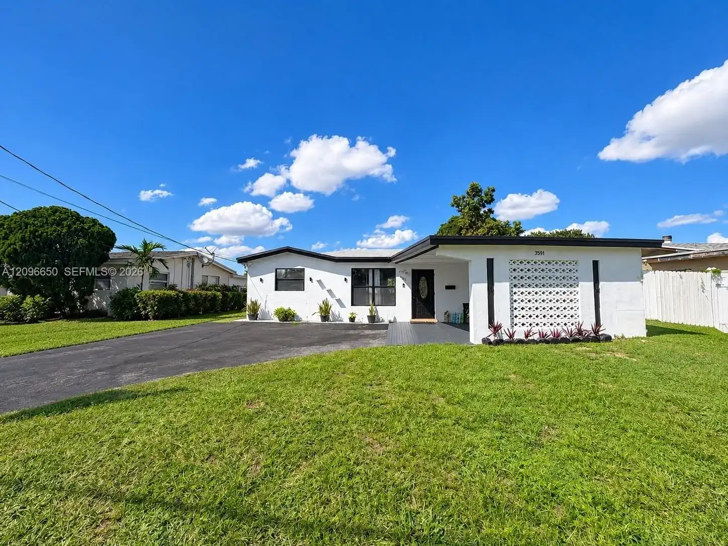 3591 NW 37th St, Lauderdale Lakes FL 33309
