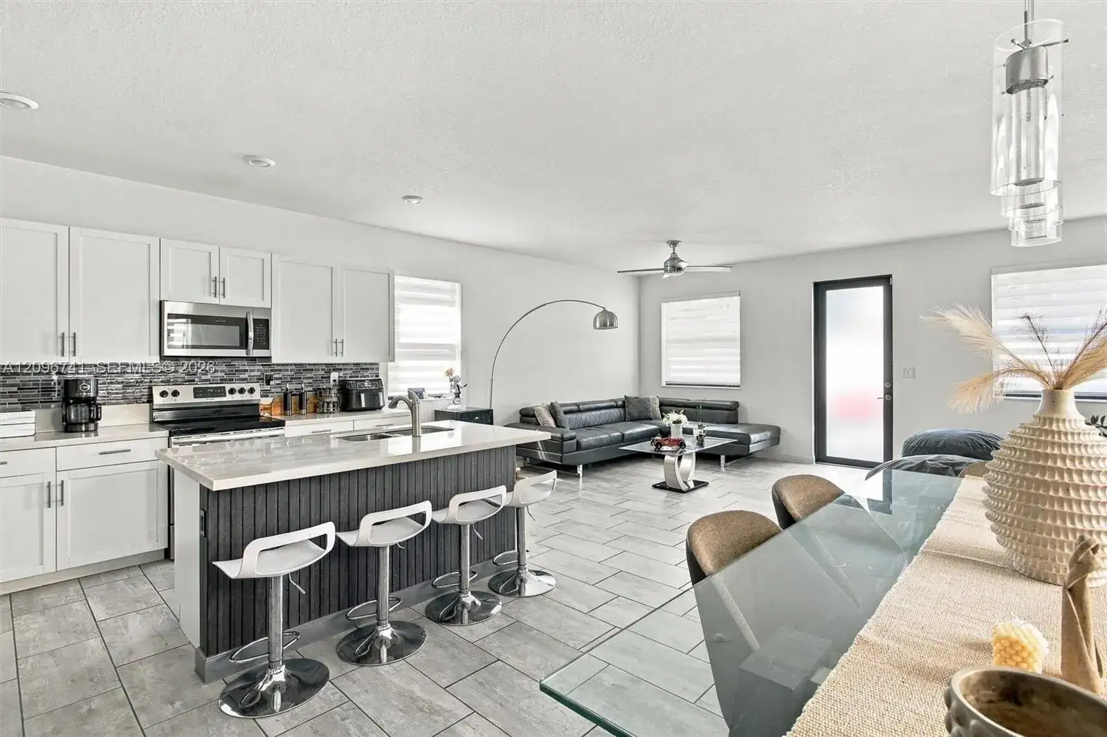 3419 W 109th Pl, Hialeah FL 33018 photo 3