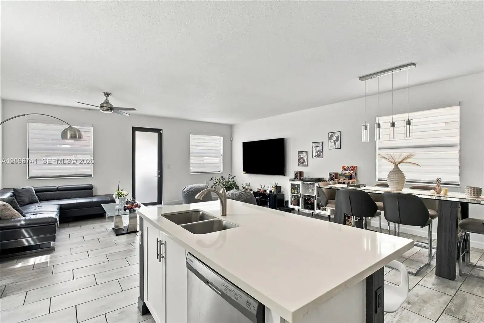 3419 W 109th Pl, Hialeah FL 33018 photo 5