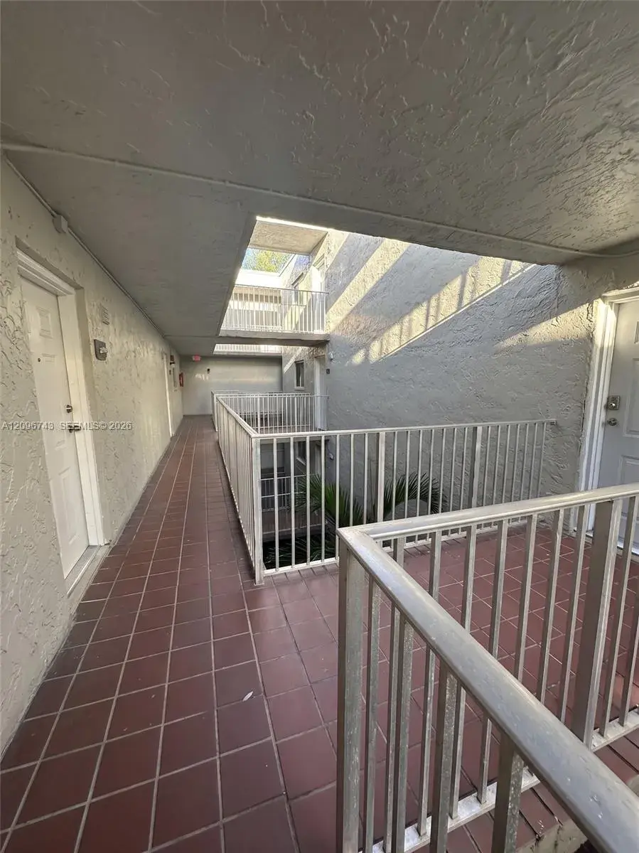 10000 NW 80th Ct # 2424, Hialeah Gardens FL 33016