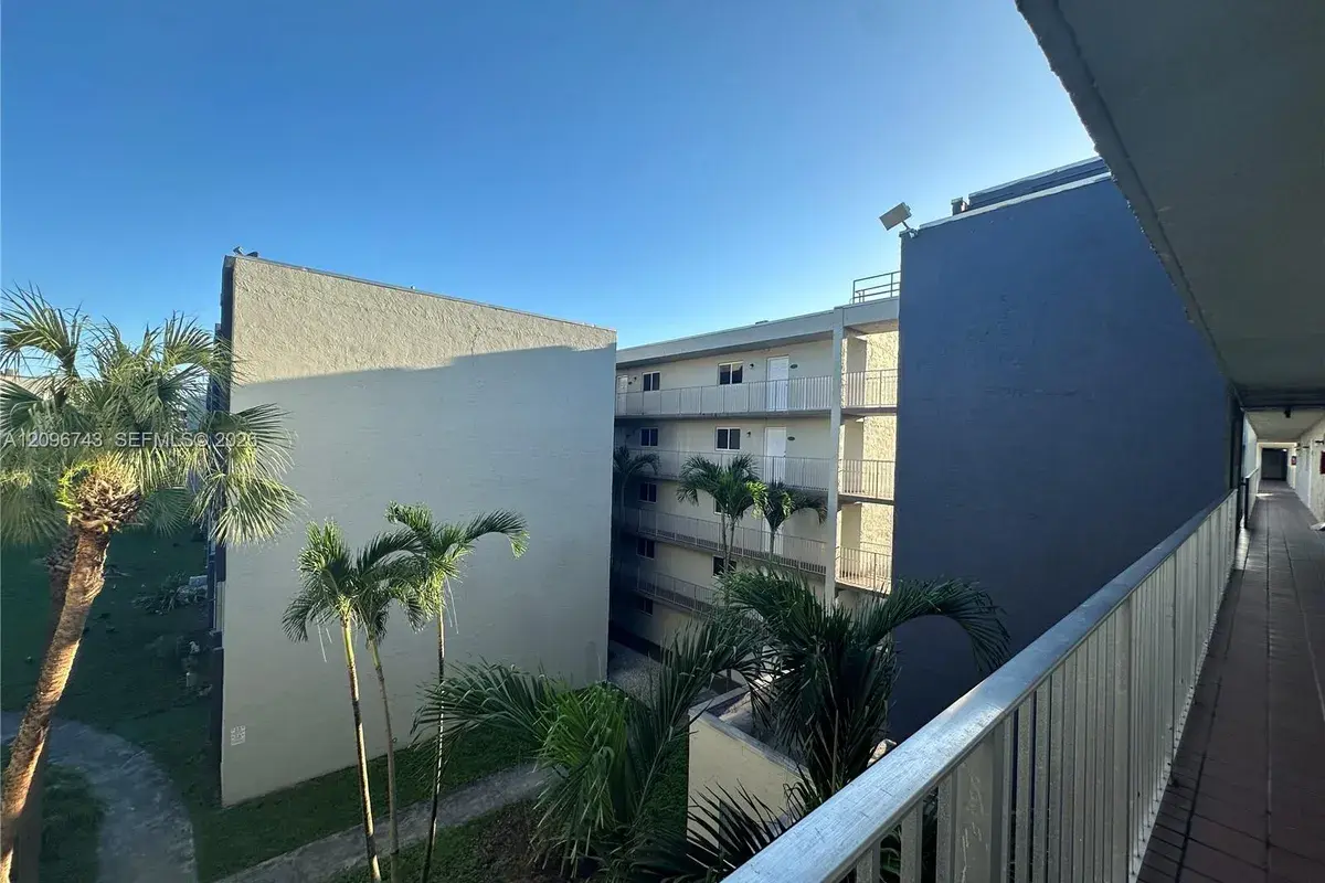 10000 NW 80th Ct # 2424, Hialeah Gardens FL 33016