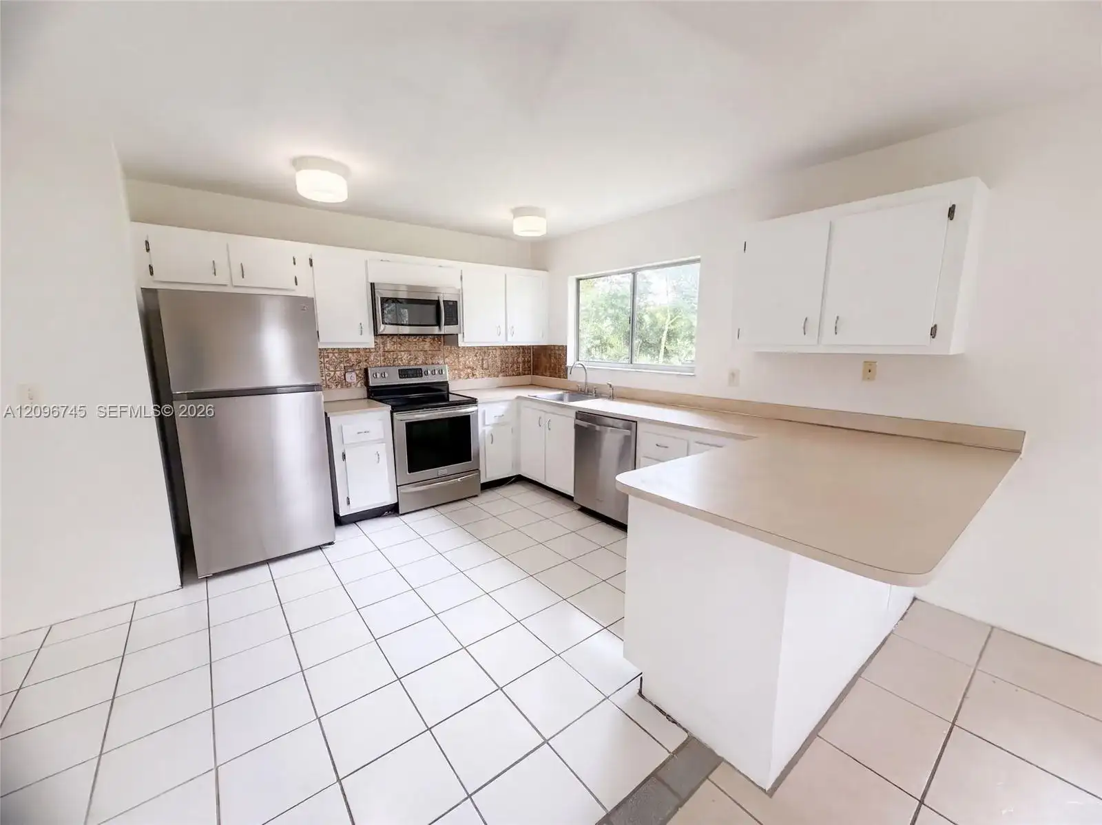 1832 SE Wexford Ct, Port St. Lucie FL 34952 photo 2