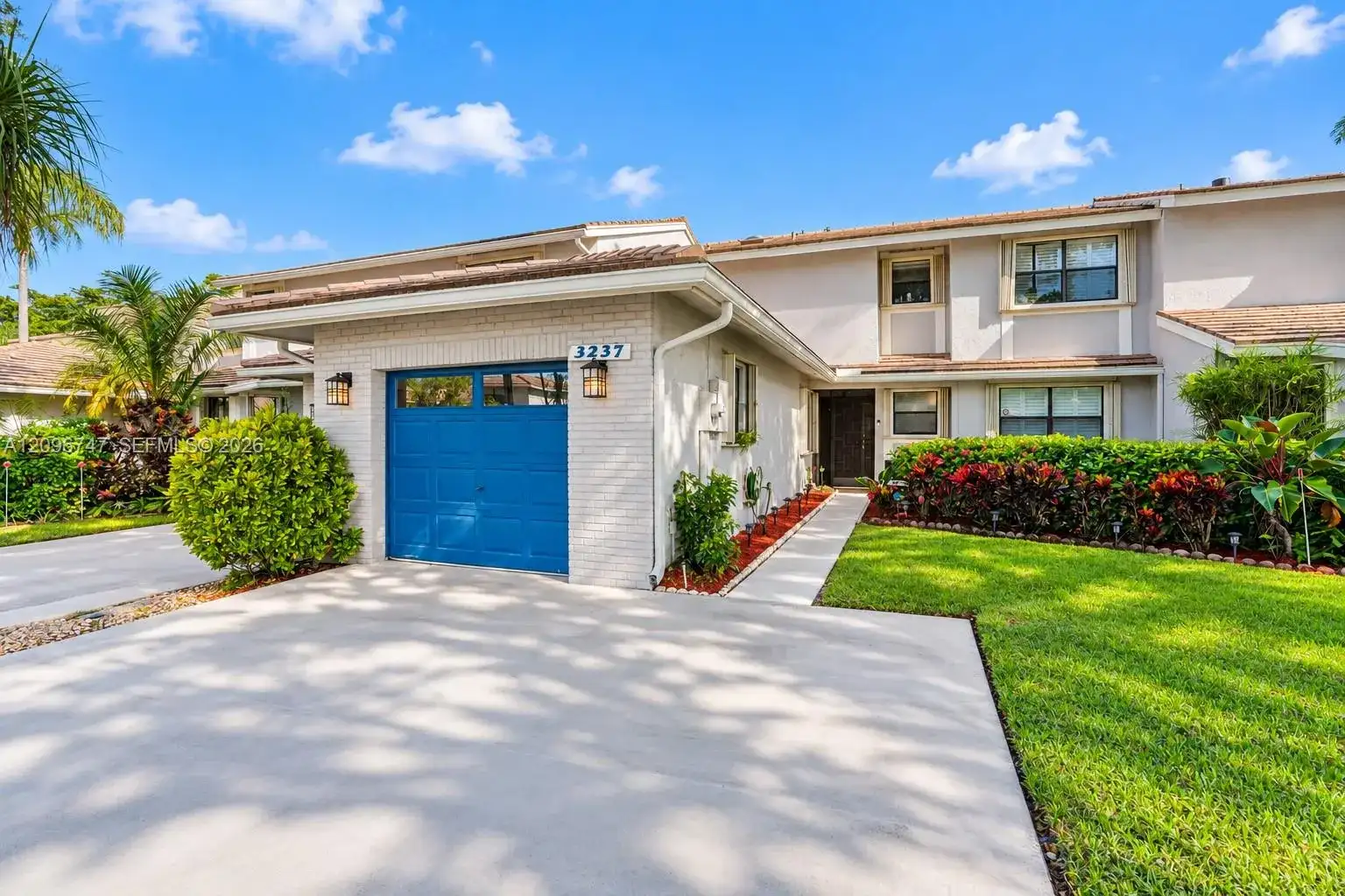 3237 Deer Creek Lake Shore Dr, Deerfield Beach FL 33442 photo 2