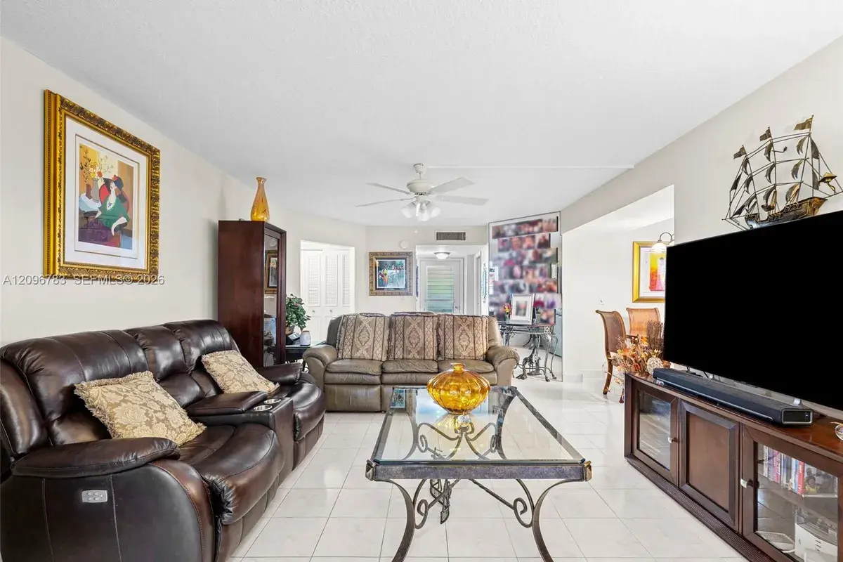 3661 Via Poinciana # 401, Lake Worth FL 33467