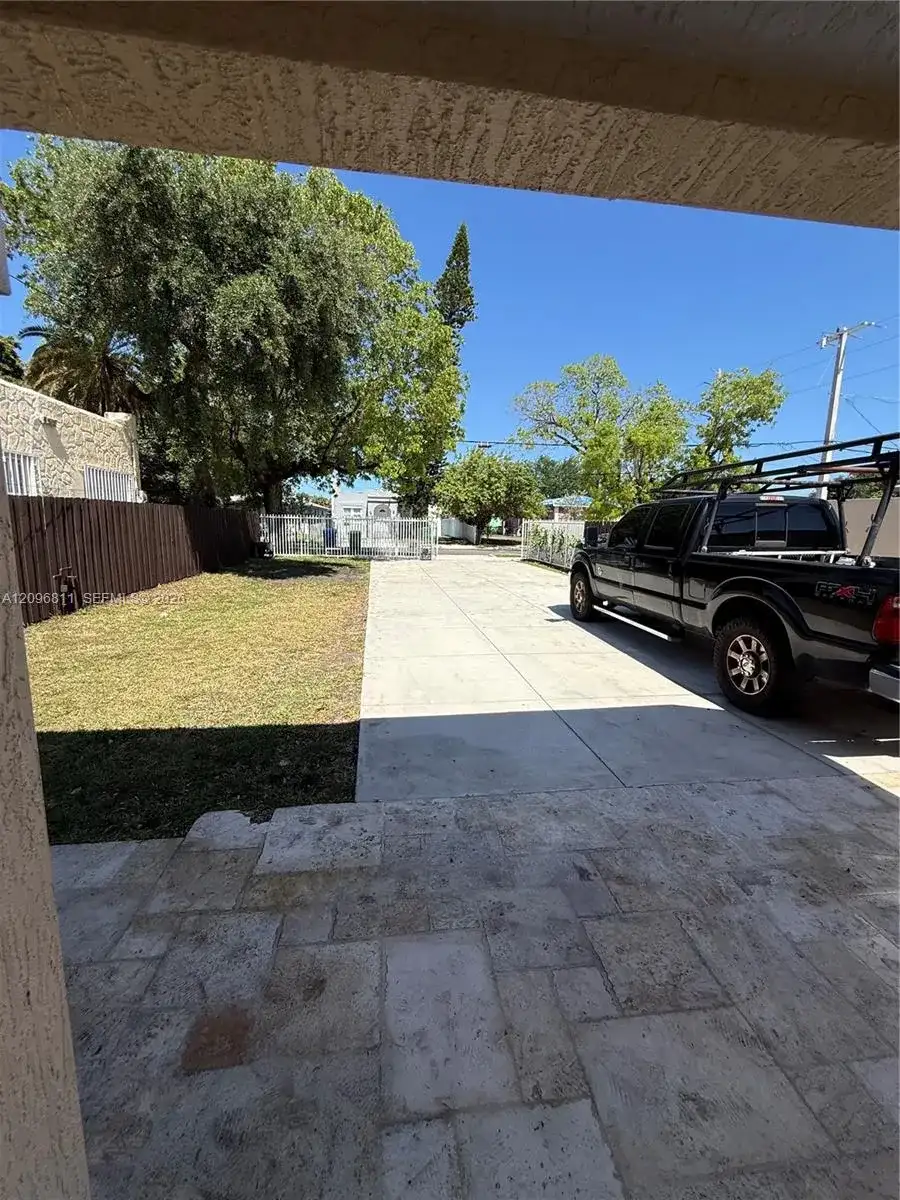 6716 NW 6th Ave, Miami FL 33150 photo 4