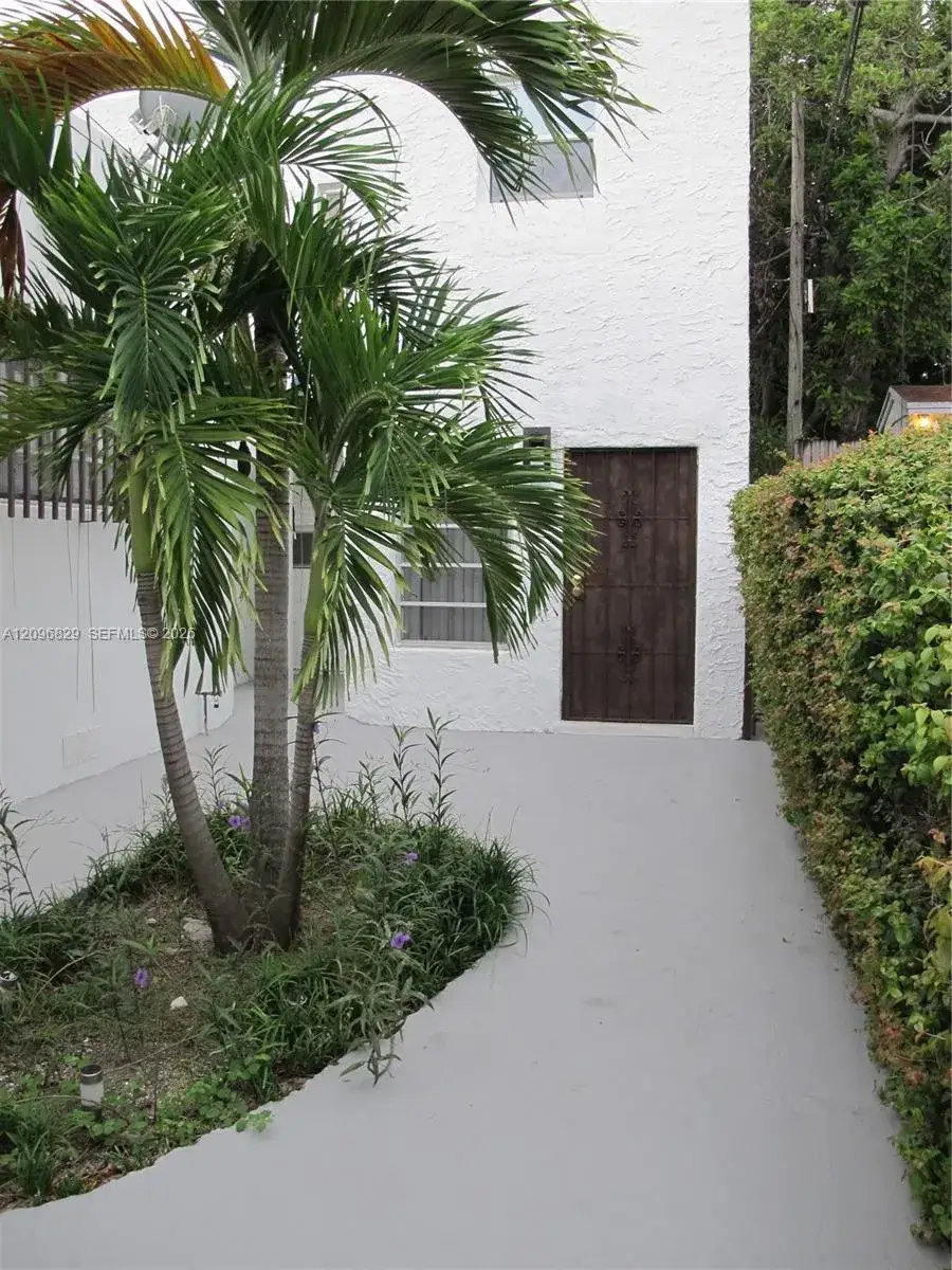 926 SW 10th Ave, Miami FL 33130