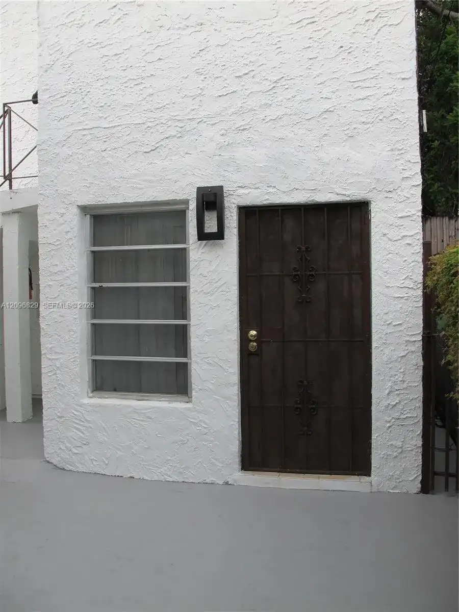 926 SW 10th Ave, Miami FL 33130 photo 2