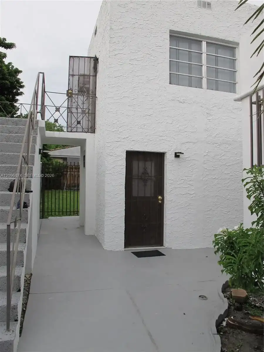 926 SW 10th Ave, Miami FL 33130
