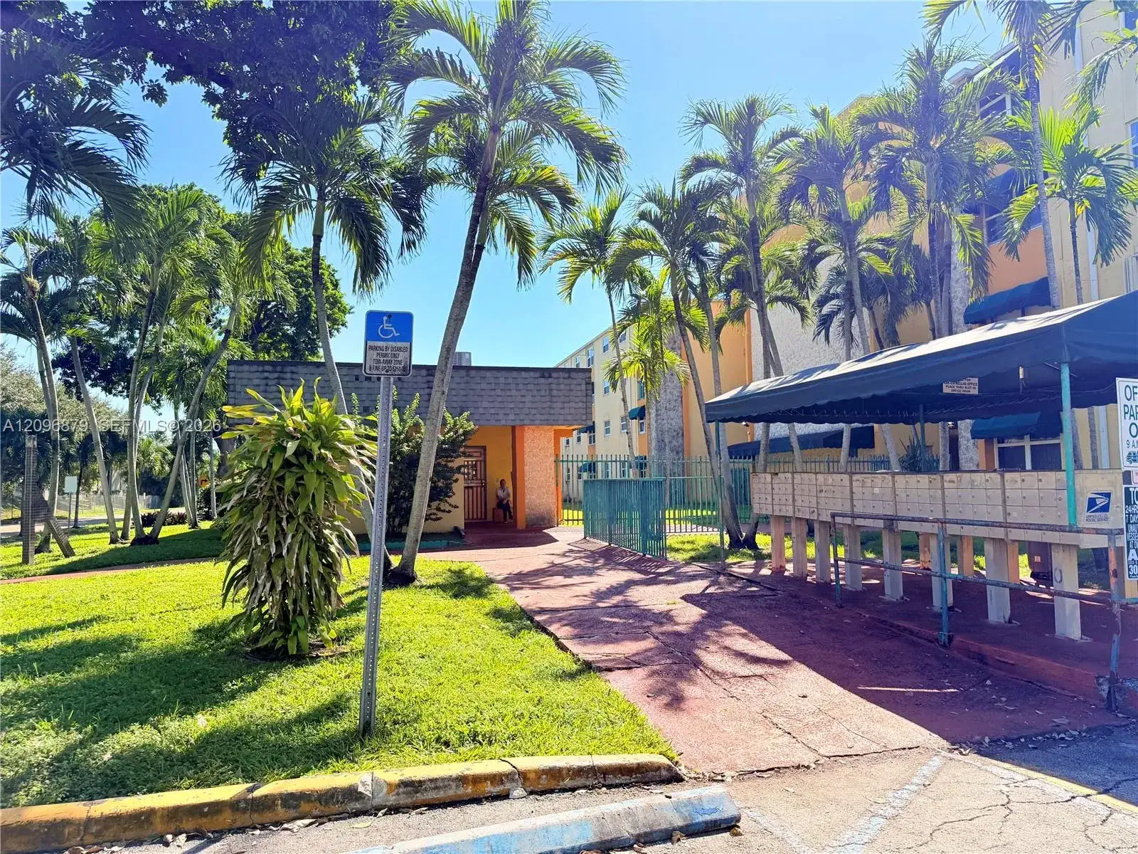 606 W 81st St # 320, Hialeah FL 33014