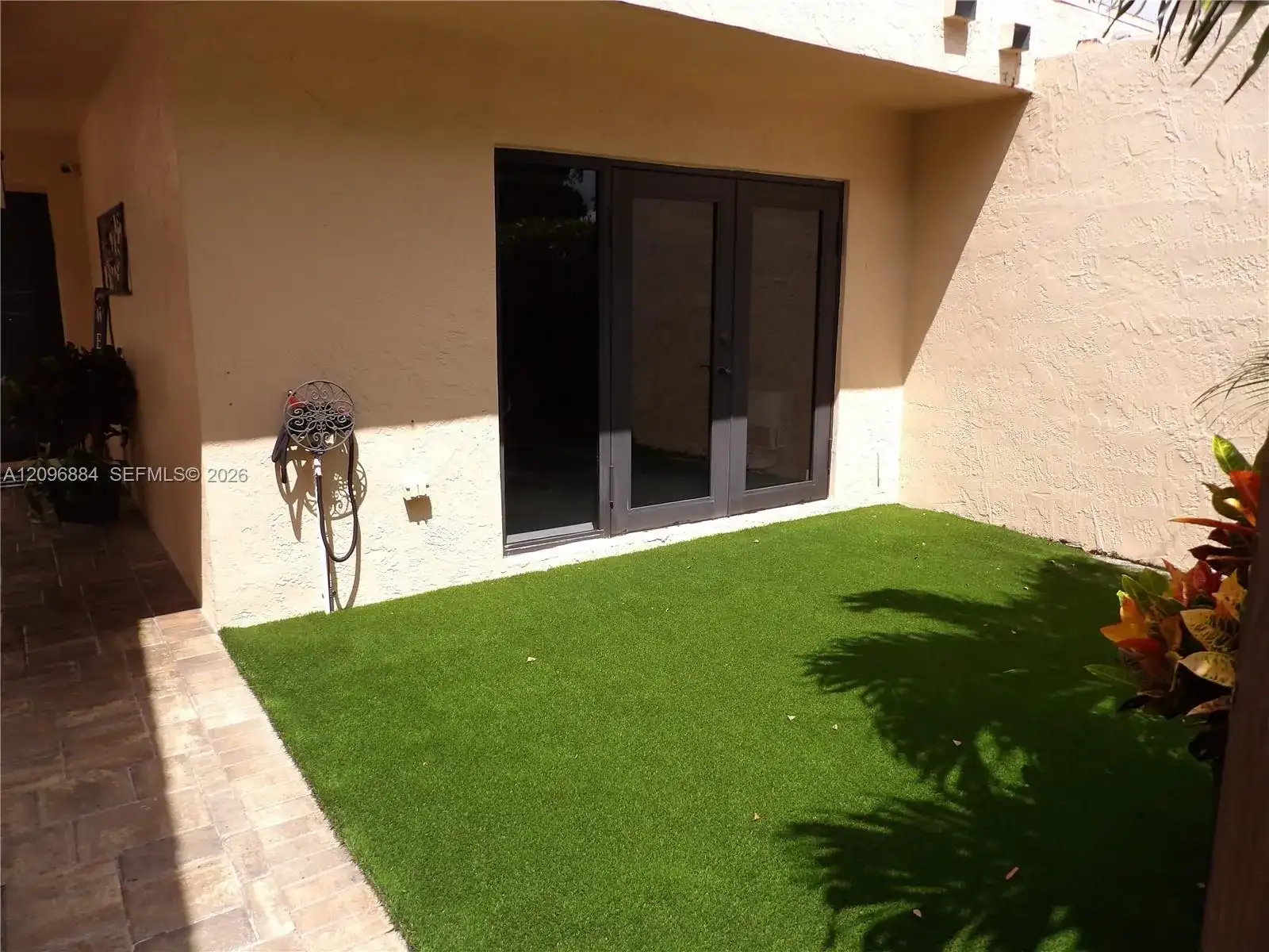 19406 E Lake Dr, Hialeah FL 33015 photo 4
