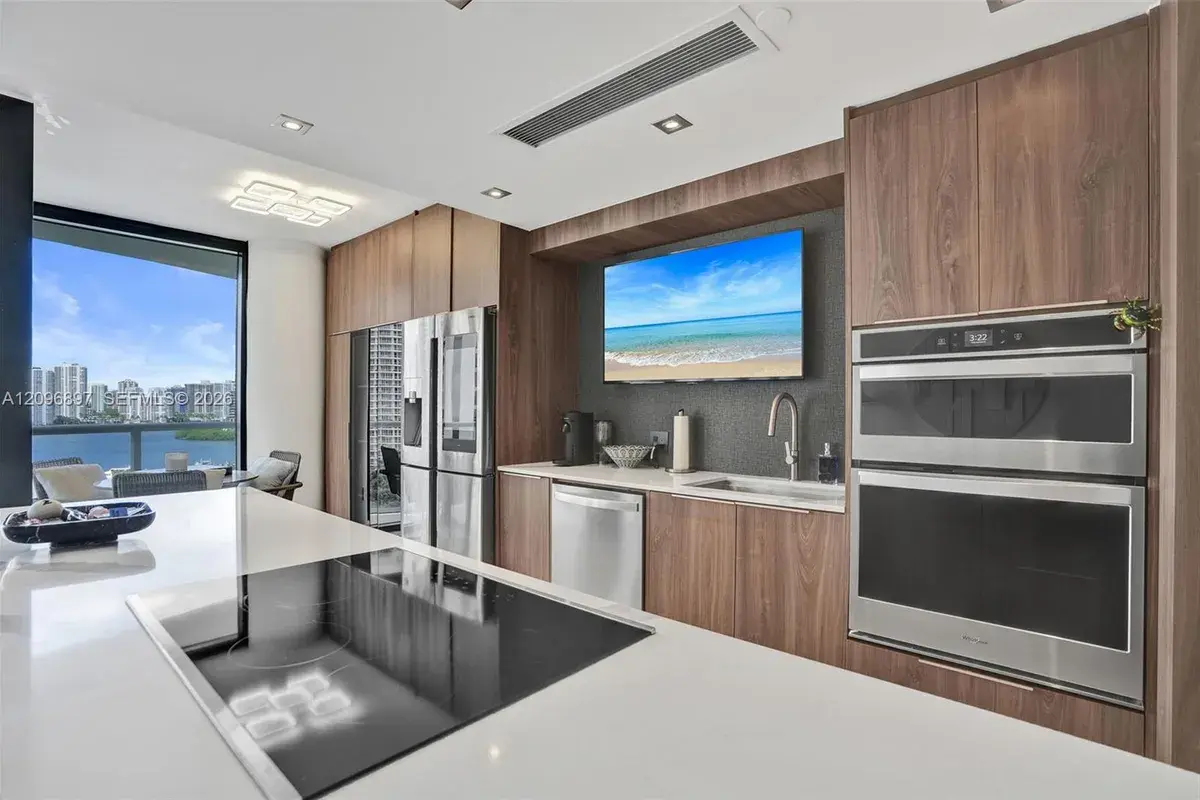 4000 Island Blvd # 1205, Aventura FL 33160