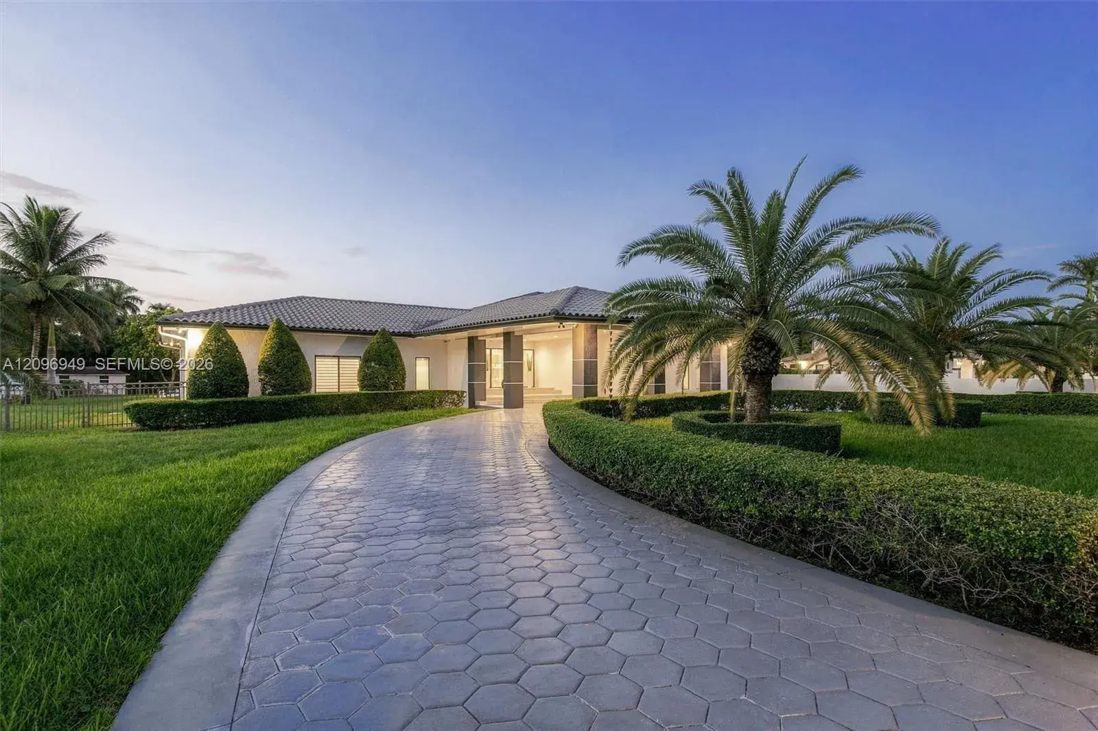 9995 NW 131st St, Hialeah Gardens FL 33018