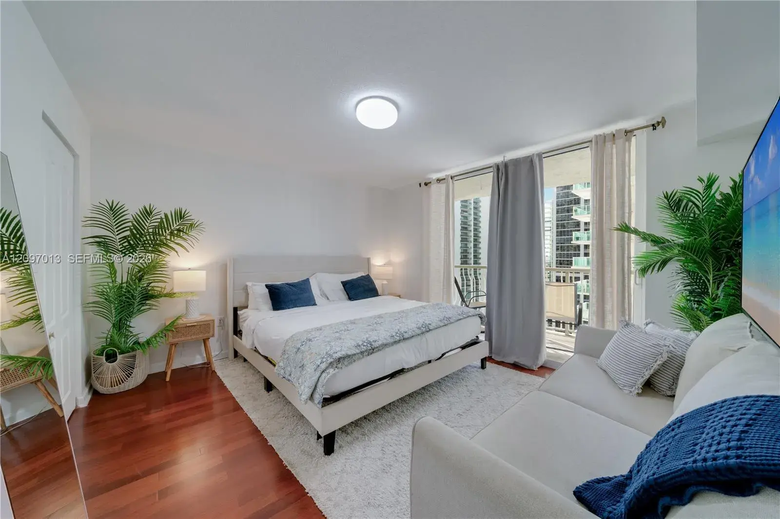1200 Brickell Bay Dr # 1705, Miami FL 33131