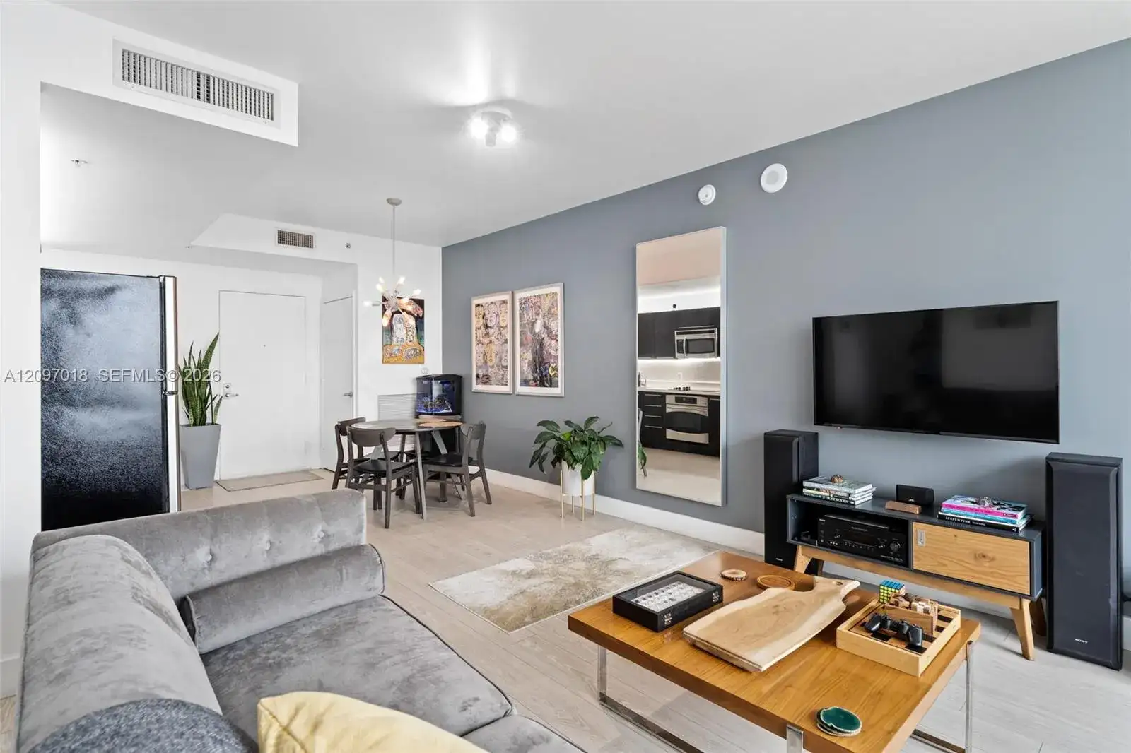 90 SW 3rd St # 2009, Miami FL 33130 photo 2