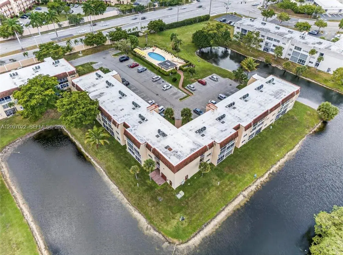 2900 W Sunrise Lakes Dr # 304, Sunrise FL 33322