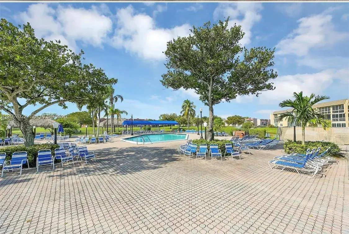 2900 W Sunrise Lakes Dr # 304, Sunrise FL 33322