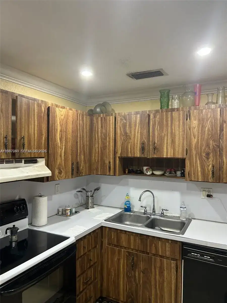 9426 SW 6th Ln, Miami FL 33174 photo 2
