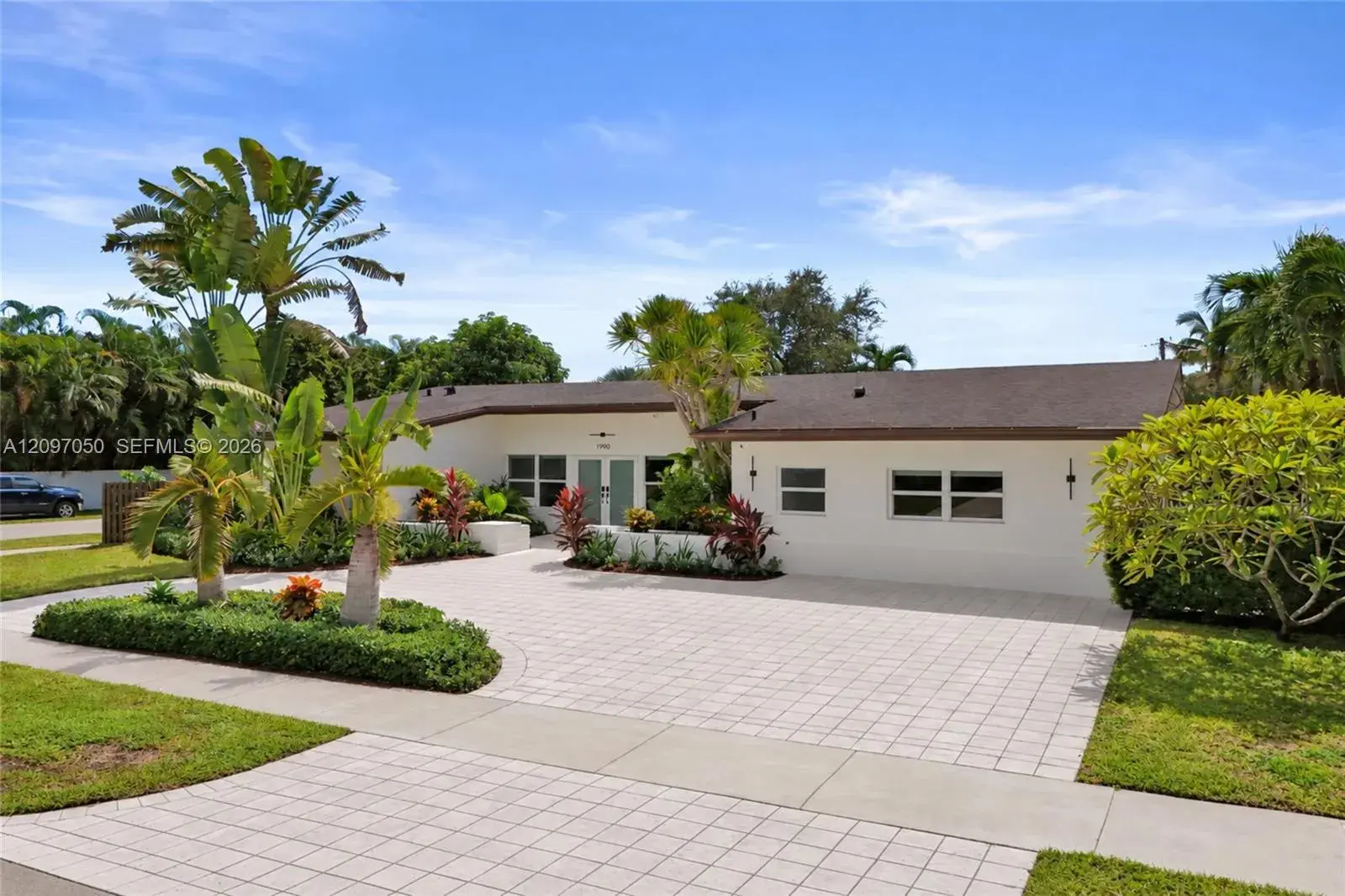 1990 NE 197th Ter, Miami FL 33179