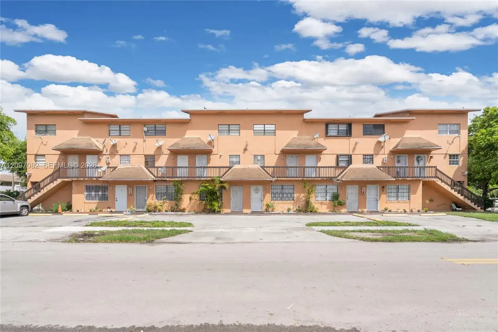 2261 W 53rd St # 13, Hialeah FL 33016