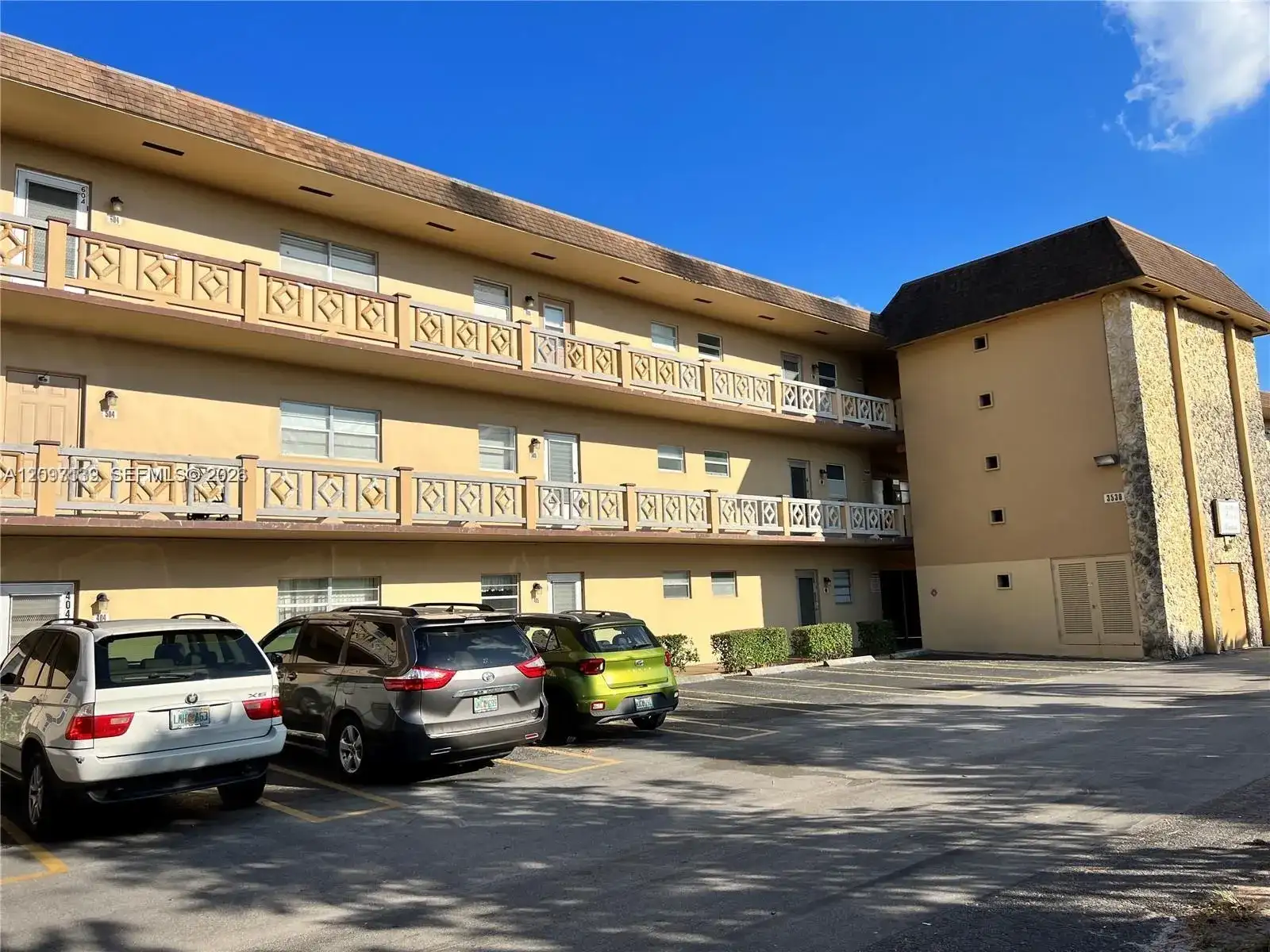 3530 NW 52nd Ave # 403, Lauderdale Lakes FL 33319 photo 2
