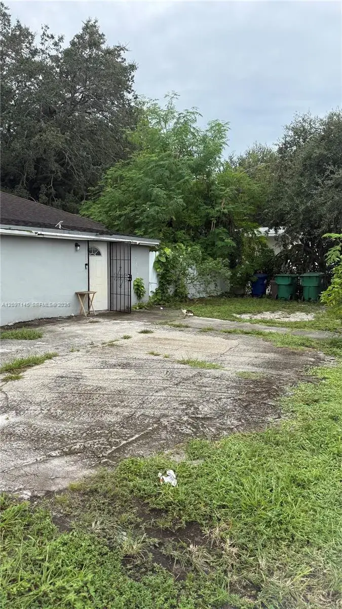 2240 NW 102nd St, Miami FL 33147
