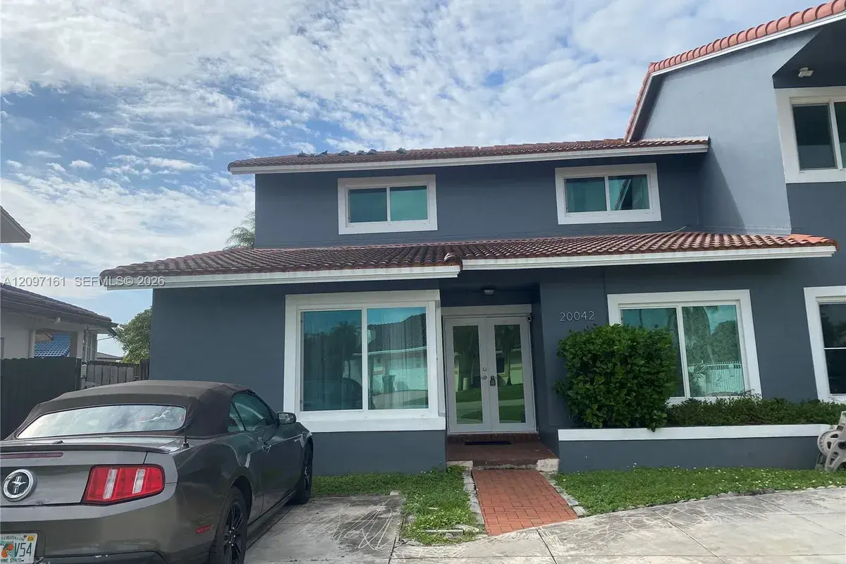 20042 W Lake Dr, Hialeah FL 33015