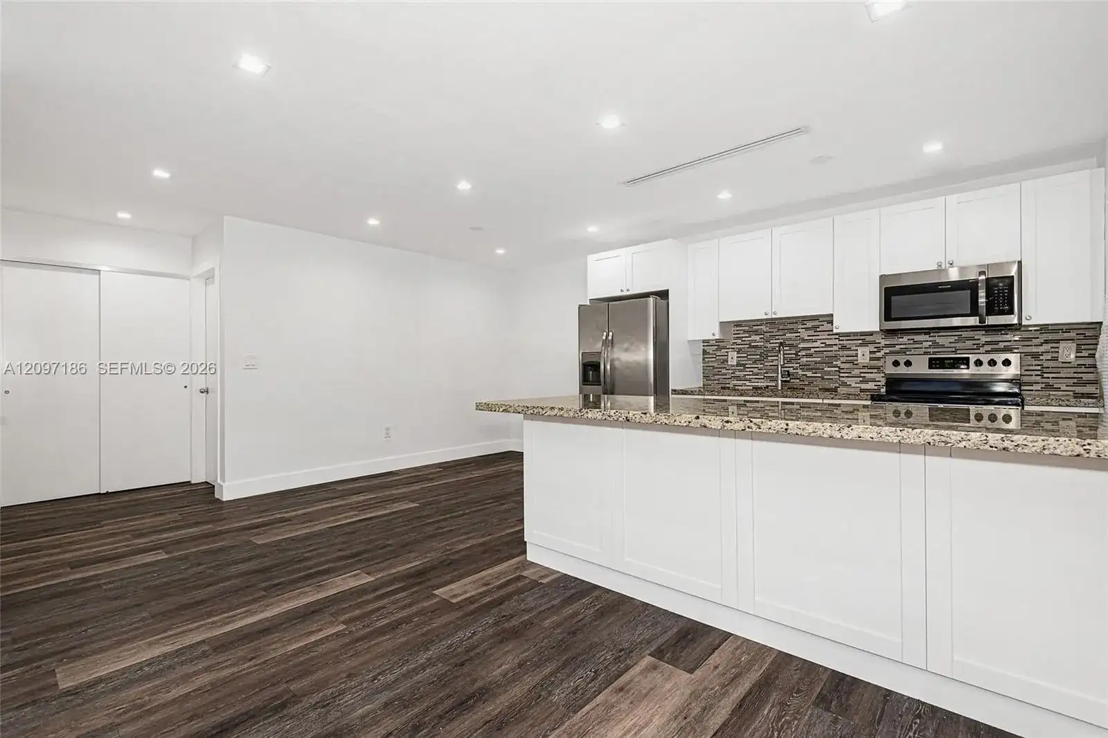6910 Bay Dr # 6, Miami Beach FL 33141 photo 2