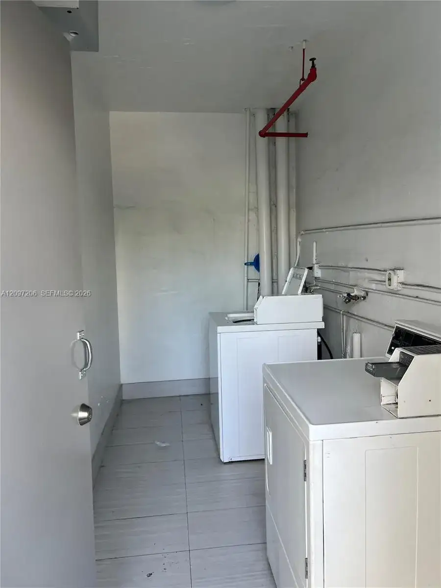 395 NE 21st St # 304, Miami FL 33137 photo 3