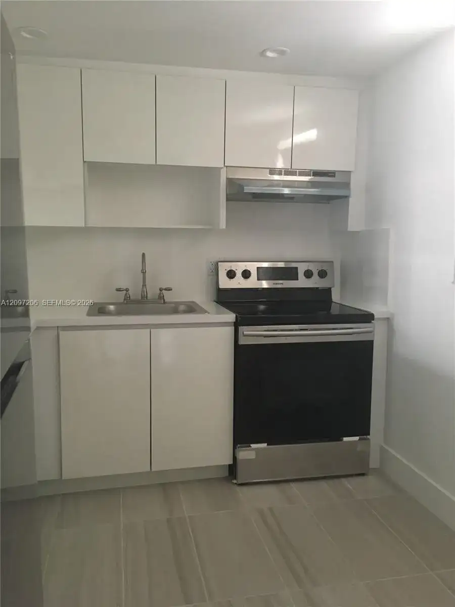 395 NE 21st St # 304, Miami FL 33137 photo 4