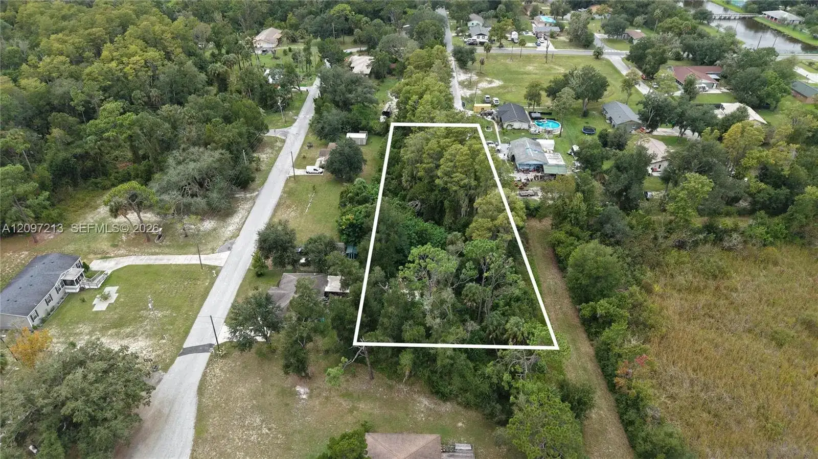 930 NE 1ST TER, Crystal River FL 34429 photo 2