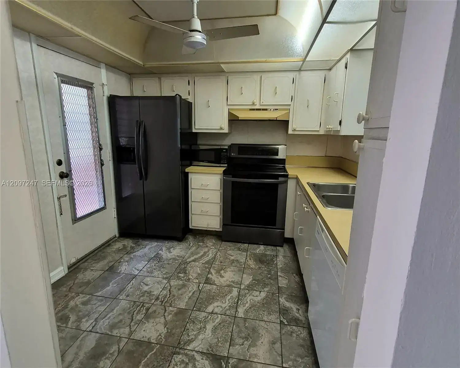 403 NW 68th Ave # 309, Plantation FL 33317 photo 2