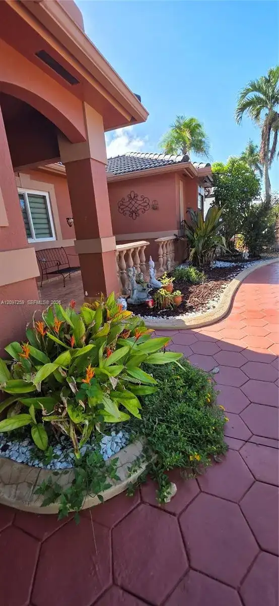17665 NW 87th Ct, Hialeah FL 33018 photo 2