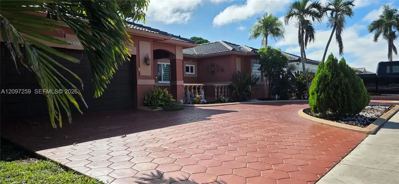 17665 NW 87th Ct, Hialeah FL 33018 photo 3