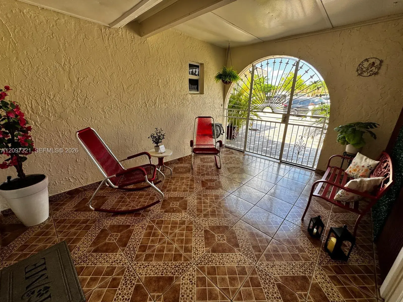 5836 NW 199th St, Hialeah FL 33015