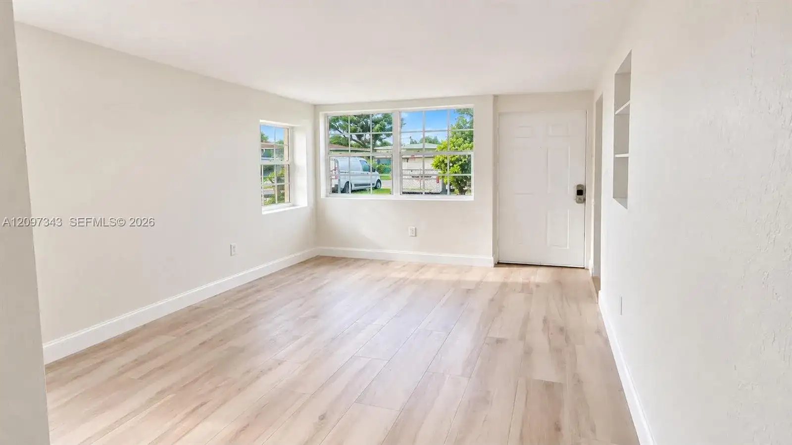 6308 Washington St, Hollywood FL 33023 photo 2