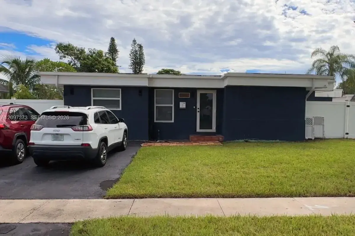 7904 NW 66th Ter, Tamarac FL 33321