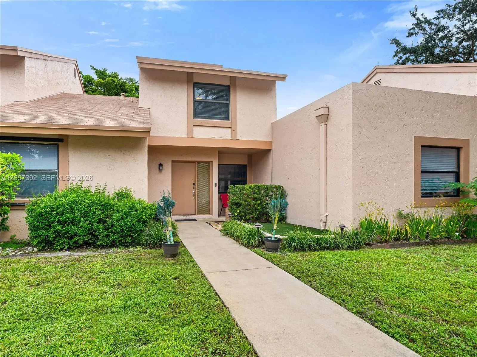 16 Chestnut Cir, Cooper City FL 33026
