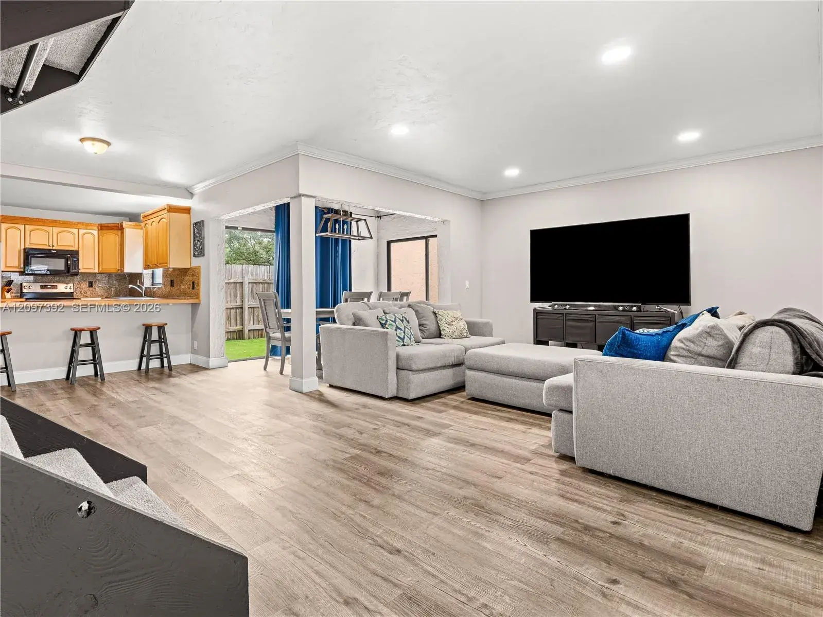 16 Chestnut Cir, Cooper City FL 33026