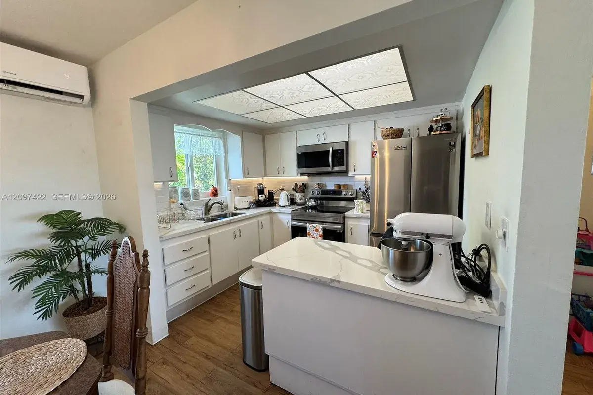 3525 Polk St # 17, Hollywood FL 33021