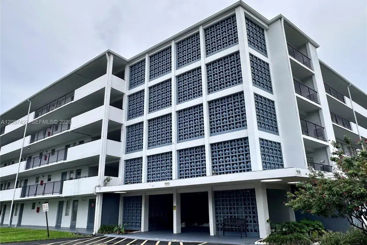 950 Hillcrest Dr # 511, Hollywood FL 33021