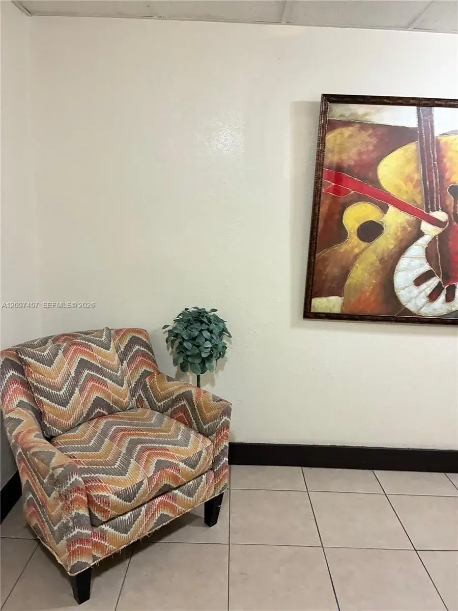 3680 Inverrary Dr # 1T, Lauderhill FL 33319
