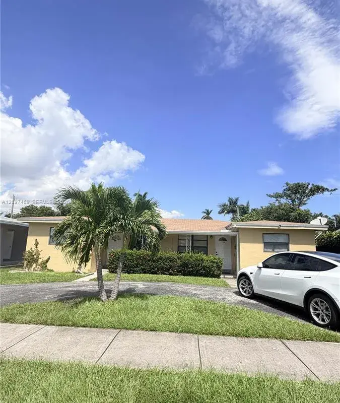 1009 NE 2nd St, Hallandale Beach FL 33009